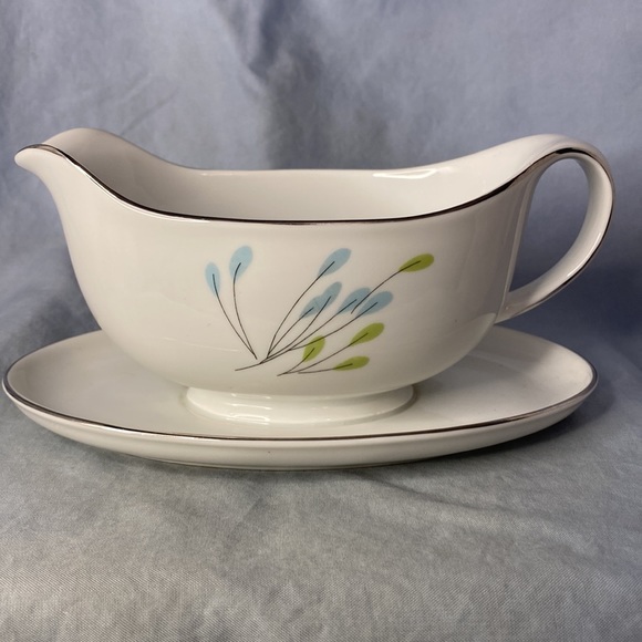 Vita Craft Symphony ~ Gravy Boat w/ attached Plate - Picture 4 of 10